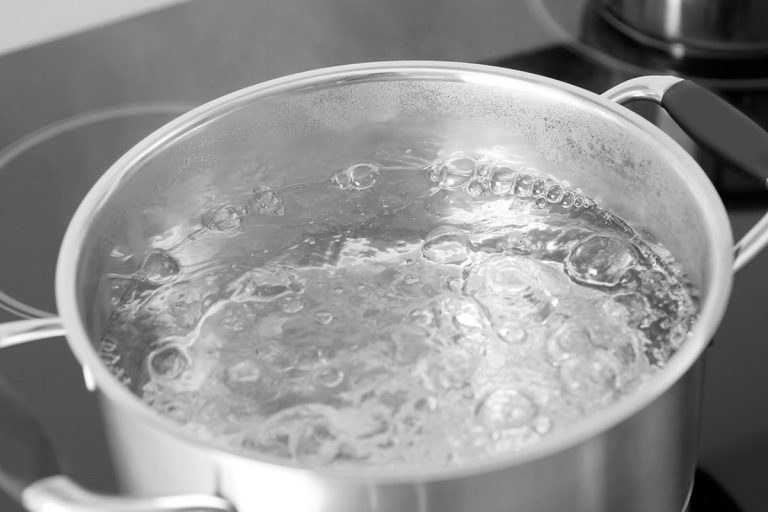 Cách tẩy keo dán sàn nhựa