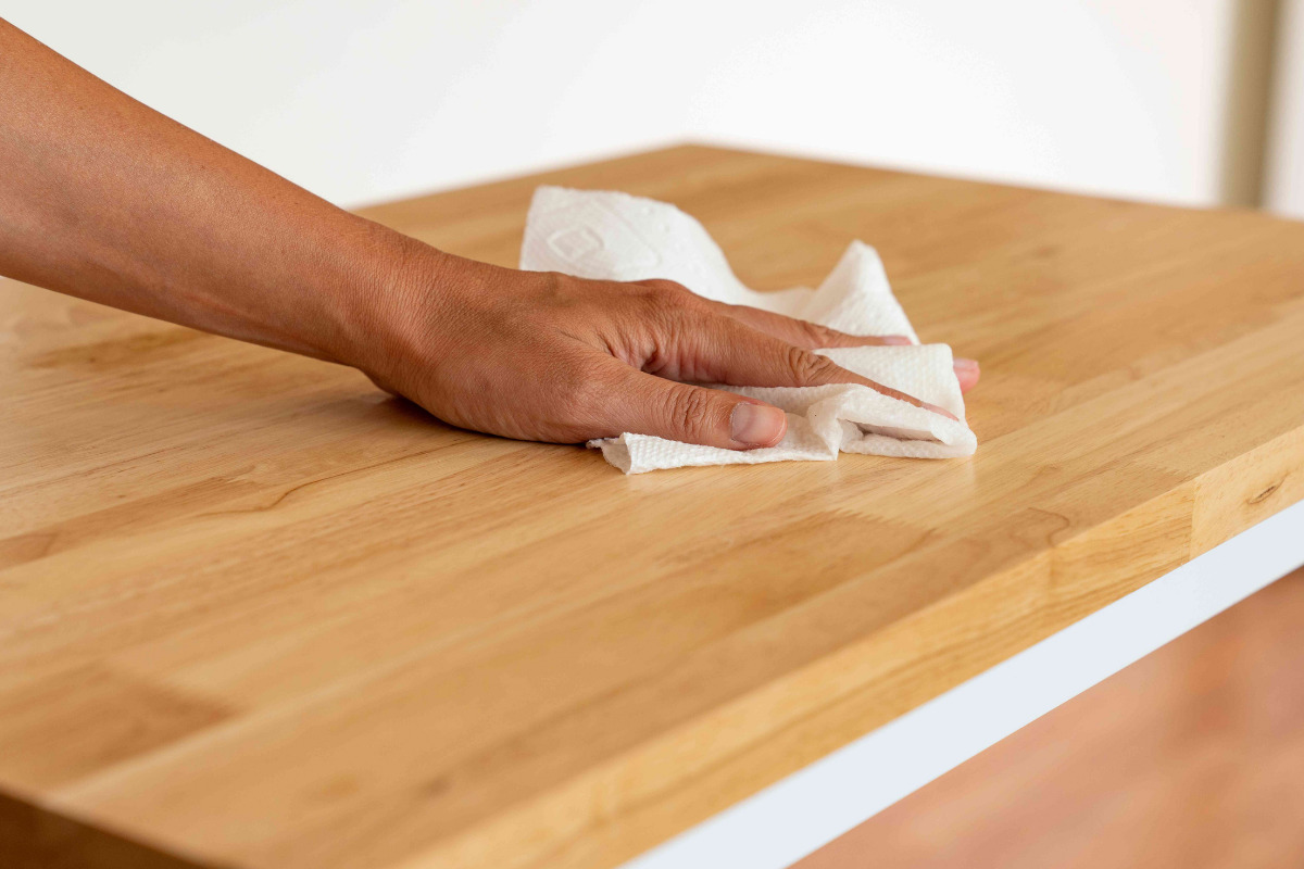 cách tẩy keo dán sàn nhựa
