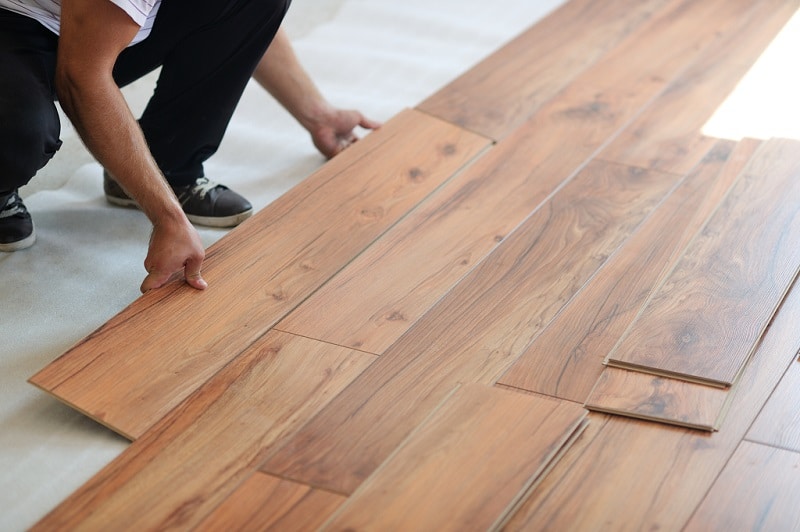 khắc phục sàn nhựa giả gỗ bị phồng