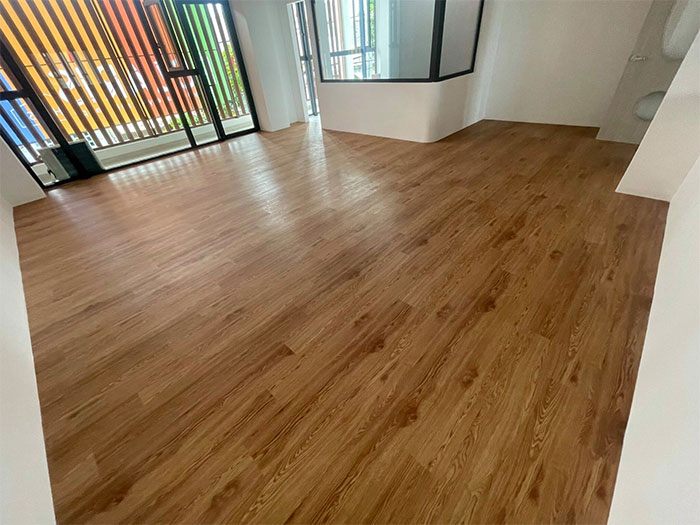 So sánh sàn nhựa và sàn gạch