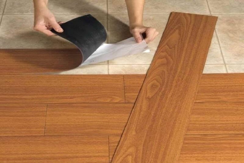 Sàn nhựa dán có tốt không?