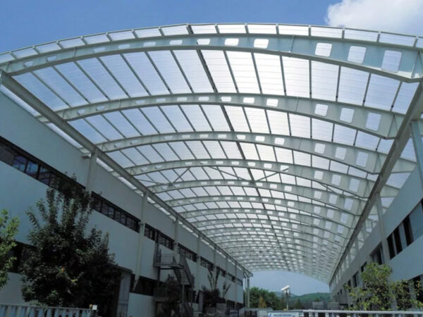 tấm polycarbonate còn được sử dụng để làm mái che