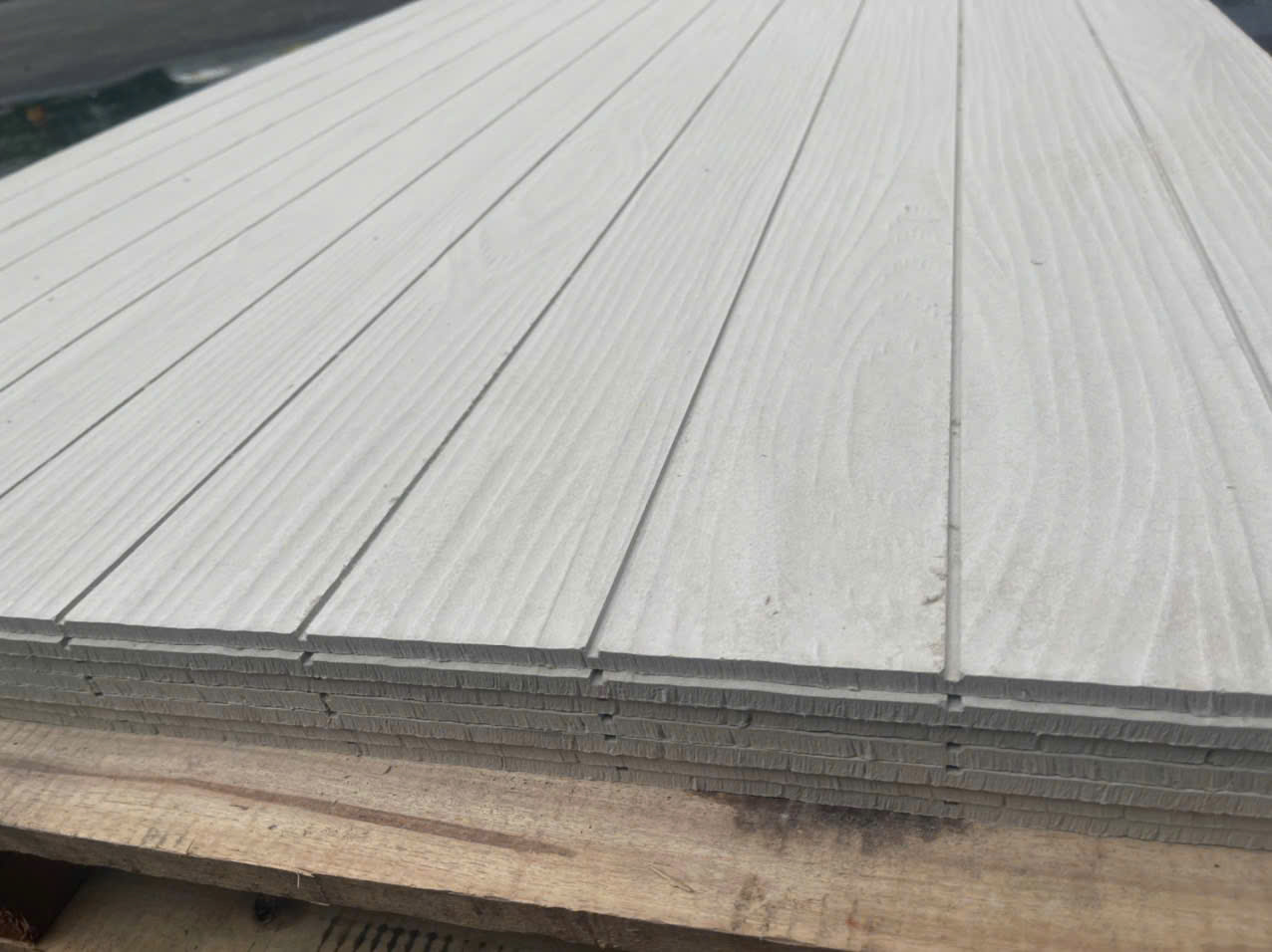 Tấm Cemboard hay còn gọi là tấm xi măng sợi là loại vật liệu nhẹ dạng tấm