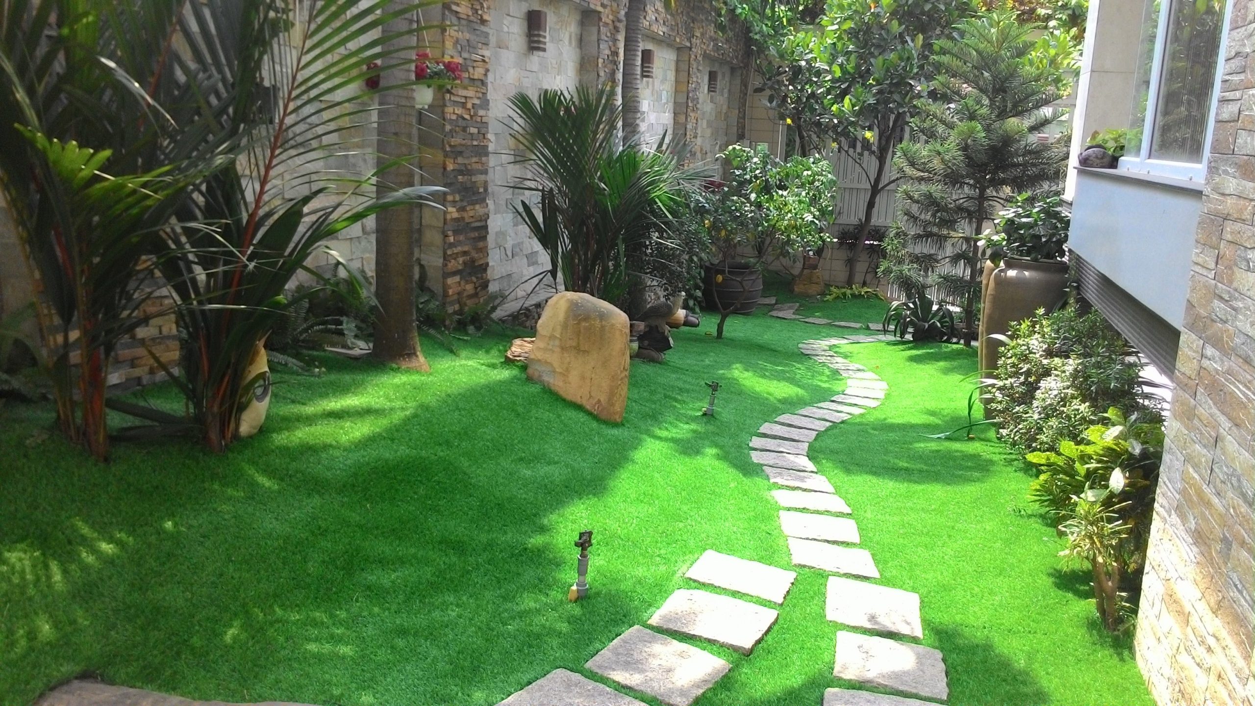 Keo dán cỏ nhân tạo - Lựa chọn tối ưu cho sân vườn