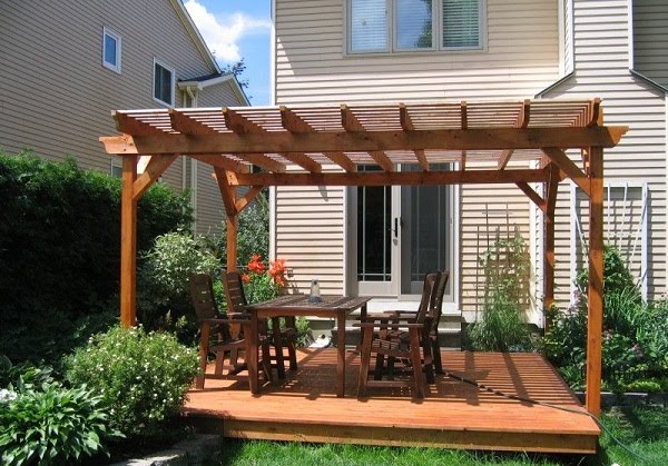Ưu điểm nào khiến giàn hoa gỗ nhựa ngoài trời được ưa chuộng?